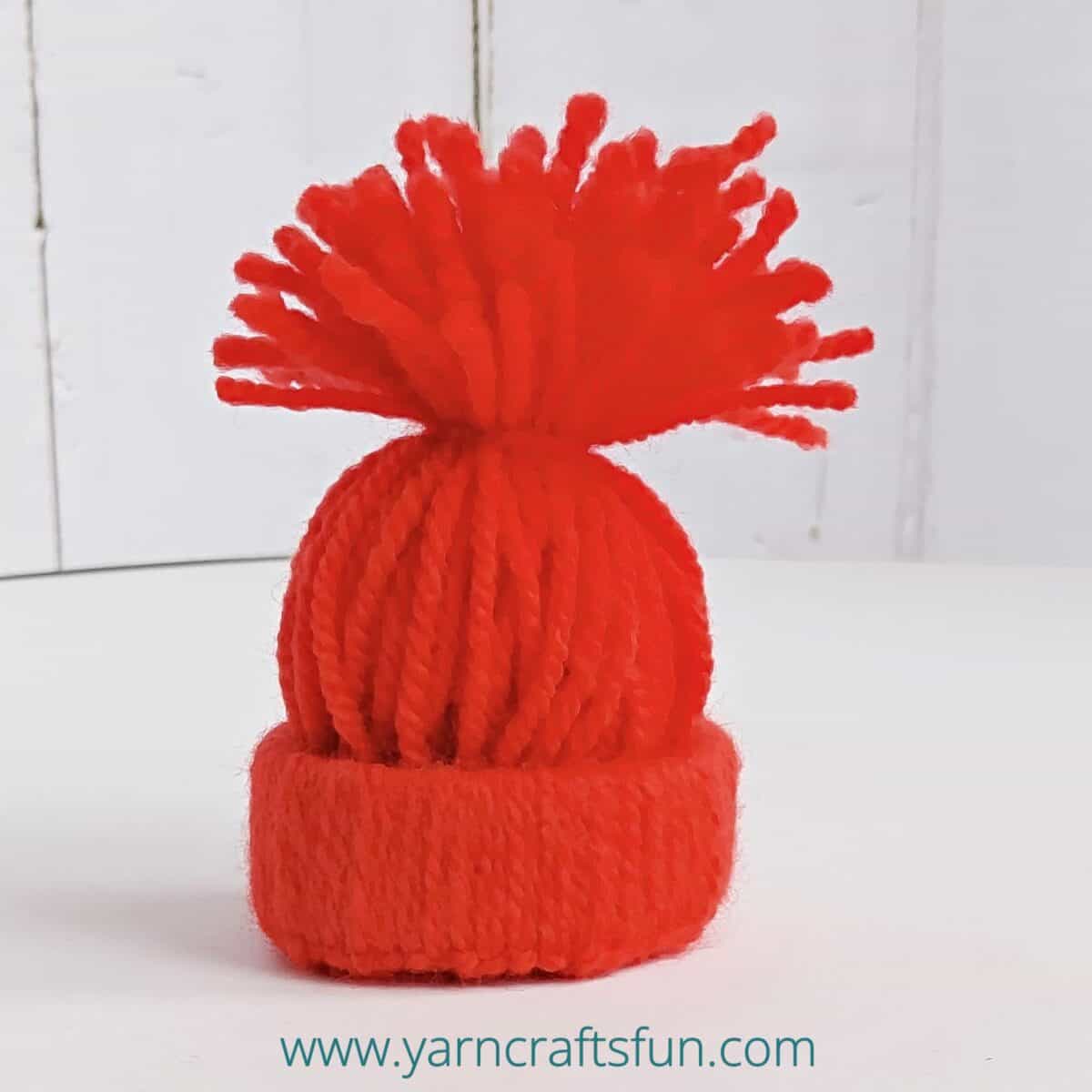 diy-yarn-hat-ornaments-so-cute-yarncraftsfun